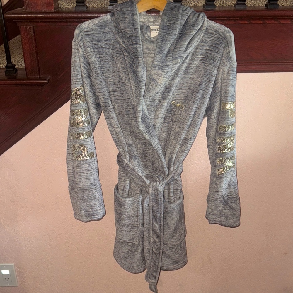 PINK Victoria's Secret Women’s XS Plush Gray Sequined Shimmer Robe NWOT Lounge